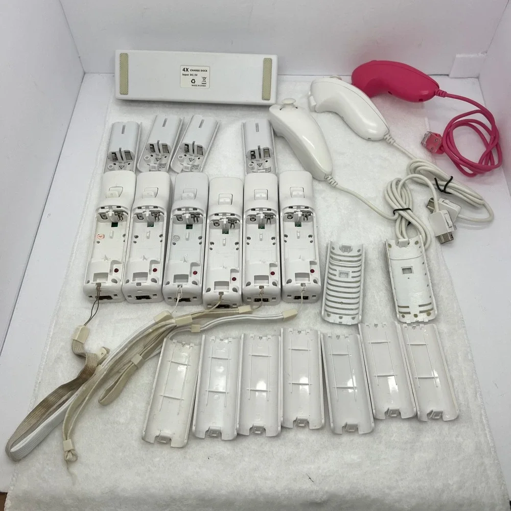 After Market Wii Accessory Bundle Lot White Fair Untested Remotes Nunchucks Dock
